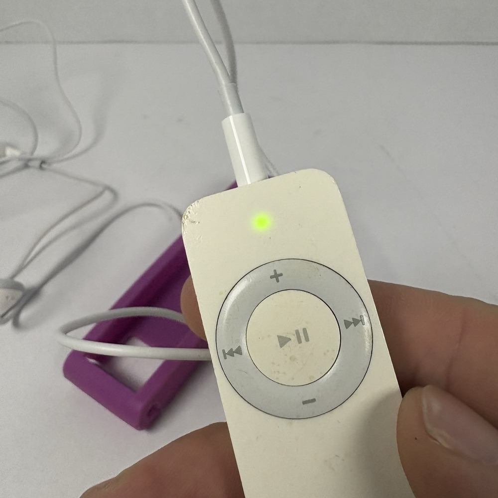 Apple iPod Shuffle 1st Gen 1GB A1112